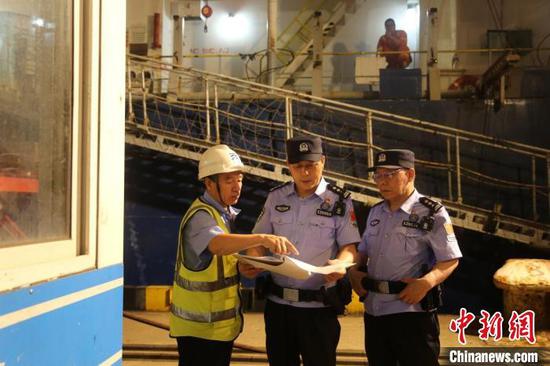 从“二八大杠”到“数据洪流”：一位天津老边检的42载国门心跳