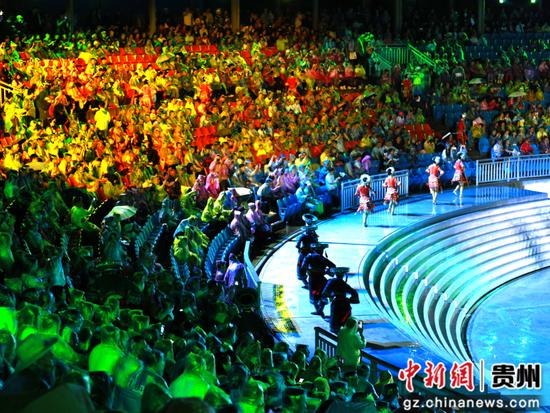 座无虚席 座无虚席