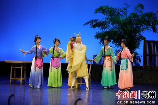 图为演出现场。贵州省花灯剧院供图 图为演出现场。贵州省花灯剧院供图
