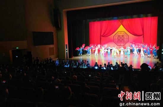 图为演出现场。 图为演出现场。