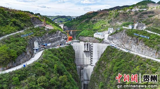 凹水河水库的建设现场 凹水河水库的建设现场