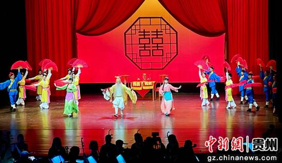 图为演出现场。 图为演出现场。