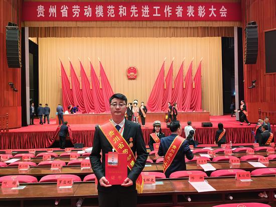 领奖现场。 受访者供图 领奖现场。 受访者供图