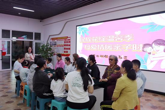 活动现场居民齐聚一堂。苏热亚·艾克拜尔 摄 活动现场居民齐聚一堂。苏热亚·艾克拜尔 摄