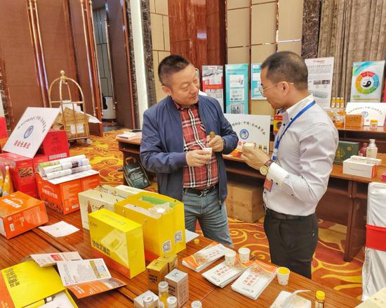 徐均在山西参加中国沙棘协会 徐均在山西参加中国沙棘协会