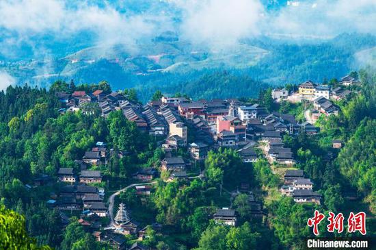图为5月11日在天鹅山拍摄的云海景观。吴德军 摄 图为5月11日在天鹅山拍摄的云海景观。吴德军 摄