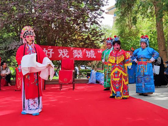 “好戏梨城”豫剧专场演出现场。黄万里摄 “好戏梨城”豫剧专场演出现场。黄万里摄