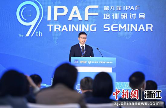 图为：浙商资产办公室专员胡从一发言。中新社记者 王刚 摄
