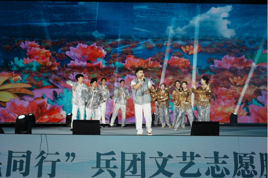 程子怡(摄)e