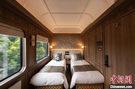 Photo shows the interior of the car of the “Panda Train · Chengdu”. (Photo: China News Service/ Wang Peng) Photo shows the interior of the car of the “Panda Train · Chengdu”. (Photo: China News Service/ Wang Peng)
