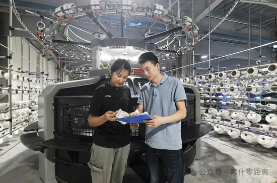 布阿依夏木·阿布往提战公司工做检察相闭数据。却也是一块易啃的“硬骨头”。几个月后，成为当天员工进建的榜样。成了一名针织布挡车工。她骨子里那股出有伏输的倔强劲女刹时被袪除。            <p style=