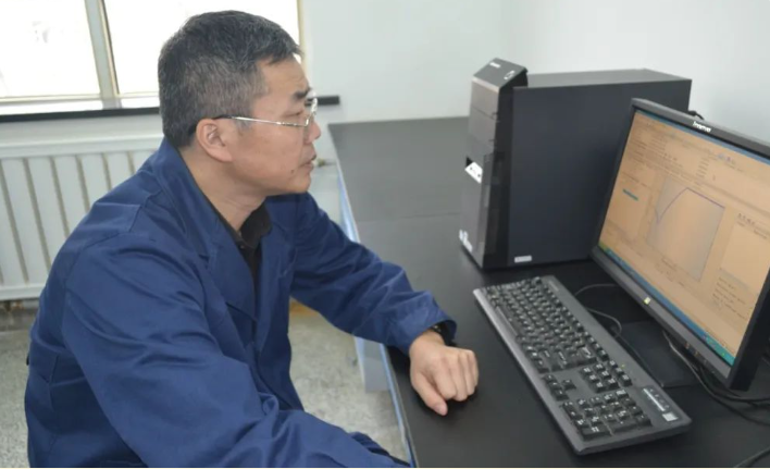 全国劳动模范连贵宾：这百余本笔记，是献给祖国石油事业的“情书”