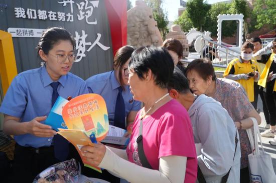 乌碱滩区公安分局 唐宛灵摄