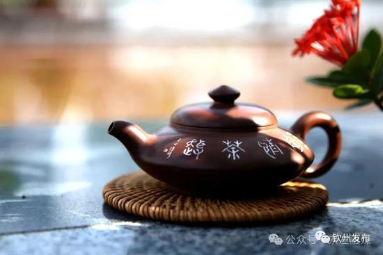 坭兴陶茶具。图源：钦州发布