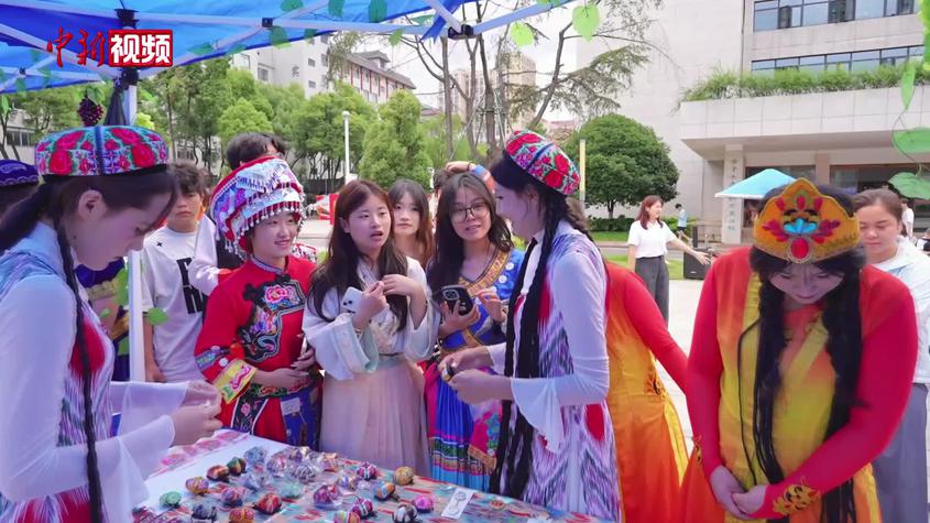 新疆青年遇上湖湘民俗：文化之约播撒友谊种子
