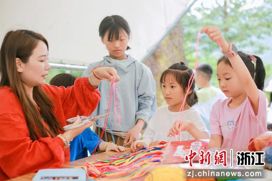 彩线编织。 农行温州分行 供图