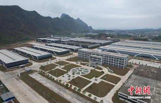 图为航拍广西忻城茧丝绸产业园。蒋雪林 摄