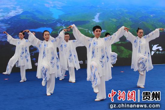 图为六盘水市代表队二队比赛现场 图为六盘水市代表队二队比赛现场