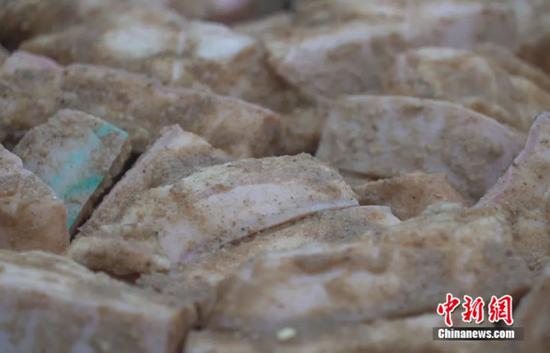 图为腌制好的新鲜五花肉。横州市融媒体中心供图