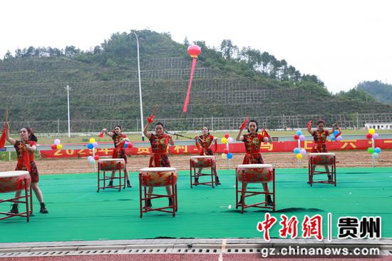 三都马背上的童趣展文化之魅