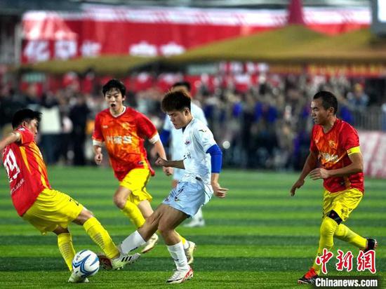 资料图为2025年贵州“村超”足球赛现场。韦贵金 摄 资料图为2025年贵州“村超”足球赛现场。韦贵金 摄