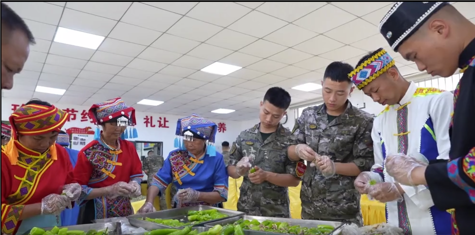 武警广西总队：粽香四溢 情满军营