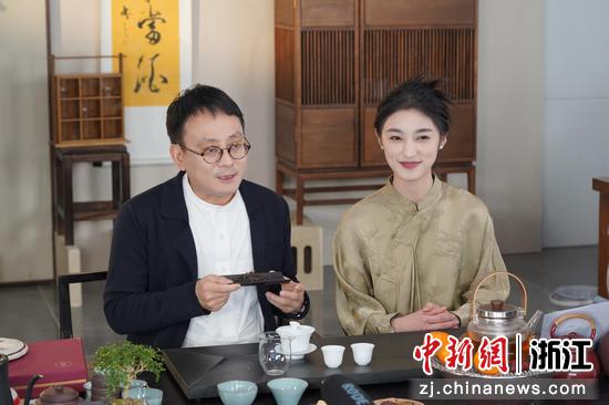 谦寻旗下茶文化IP“蜜蜂侦茶局”直播间。谦寻供图 谦寻旗下茶文化IP“蜜蜂侦茶局”直播间。谦寻供图