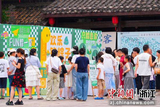 安昌古镇端午活动吸引游客打卡。安昌街道 供图 安昌古镇端午活动吸引游客打卡。安昌街道 供图