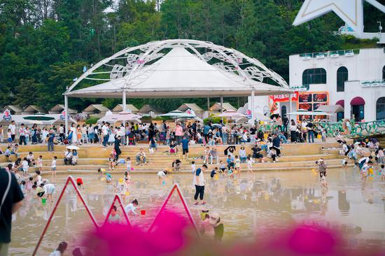 恐龙小镇景区人流