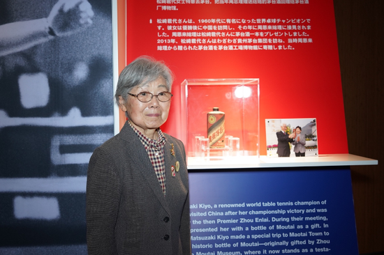 松崎女士在现场接受采访