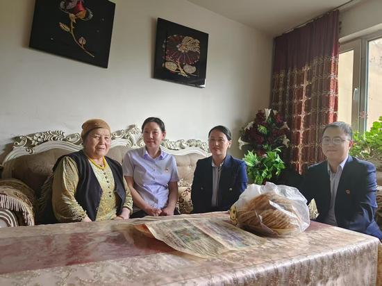 农止五一兵团分止展开“仄易远族连开一家亲”会睹慰问运动