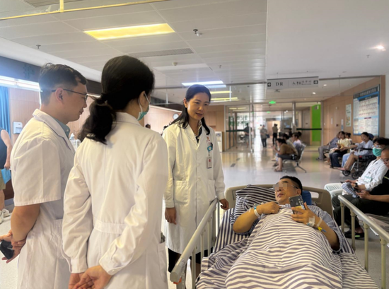 惦记患者关心病情 多学科协作助康复 惦记患者关心病情 多学科协作助康复
