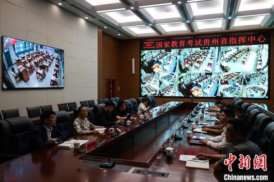 6月7日，贵州省贵阳市，国家教育考试贵州省指挥中心监控大屏实时显示贵州省各考点的现场情况。当日，2025年全国高考拉开帷幕。中新社记者 瞿宏伦 摄