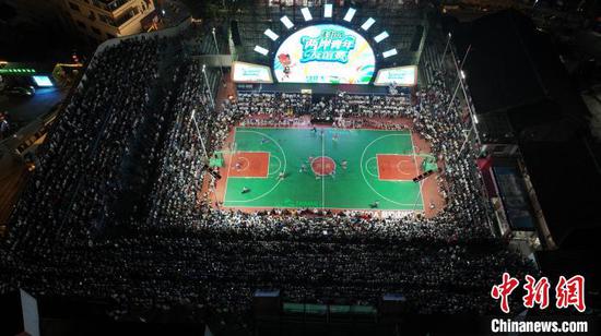 图为黔台青年“村BA”篮球友谊赛活动现场。邰光政 摄