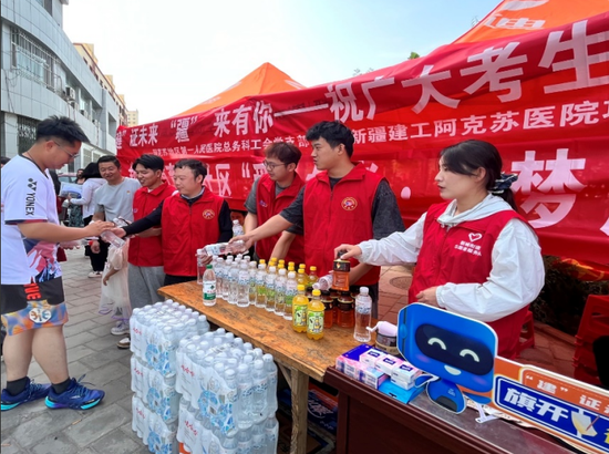 中建新疆建工世界总承揽分公司饯别央企职责 助力高考学子圆梦
