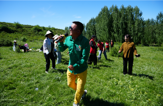 亲近自然感受美丽的自然风光。塔城地区融媒体中心记者代姣美摄 亲近自然感受美丽的自然风光。塔城地区融媒体中心记者代姣美摄