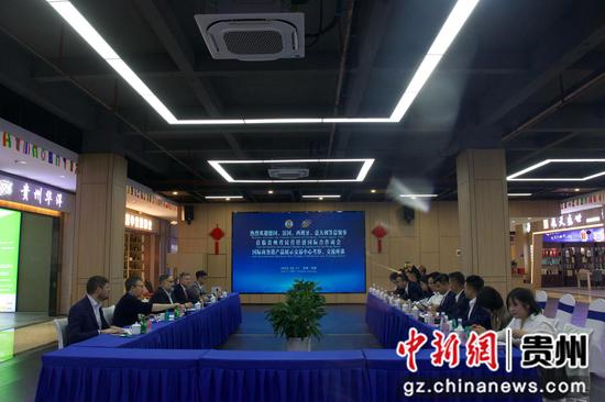 图为座谈会现场。 代紫庭 摄