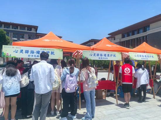 杭州医学院打造“青春市集” 展现大学生创