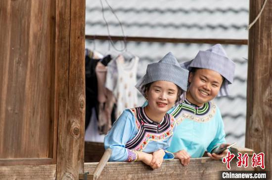 图为贵州省从江县下江镇摆亥村高良寨的水族同胞。吴德军 摄