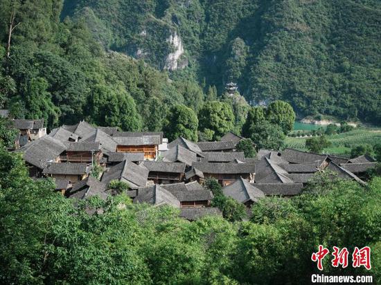 图为贵州省石阡县楼上古寨一隅。记者周燕玲 摄 图为贵州省石阡县楼上古寨一隅。记者周燕玲 摄