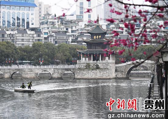 贵阳甲秀楼。赵松 摄 贵阳甲秀楼。赵松 摄