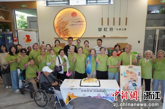 和家·御虹府长者之家两周年活动。(滨江和家 供图) 和家·御虹府长者之家两周年活动。(滨江和家 供图)
