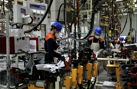 图为农行贵阳分行支持的宁德时代（贵州）新能源材科技有限公司生产车间