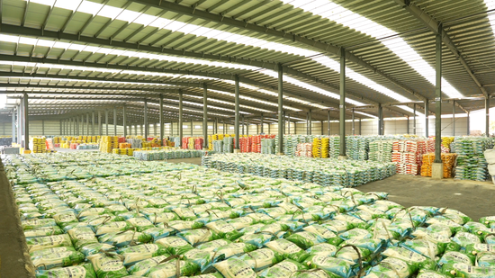 图为农行贵阳分行支持的贵州西洋实业有限公司生产车间