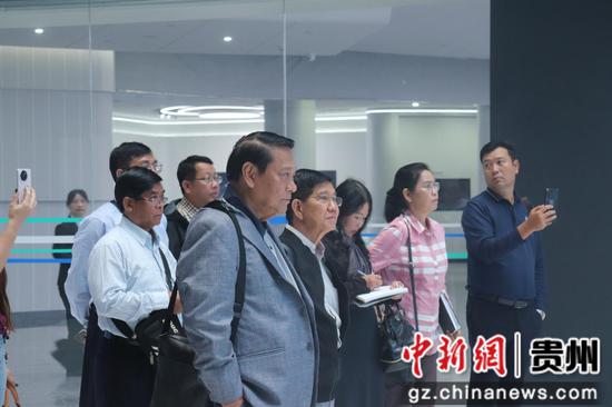 图为国家大数据(贵州)综合试验区交流体验中心现场。 代紫庭 摄 图为国家大数据(贵州)综合试验区交流体验中心现场。 代紫庭 摄