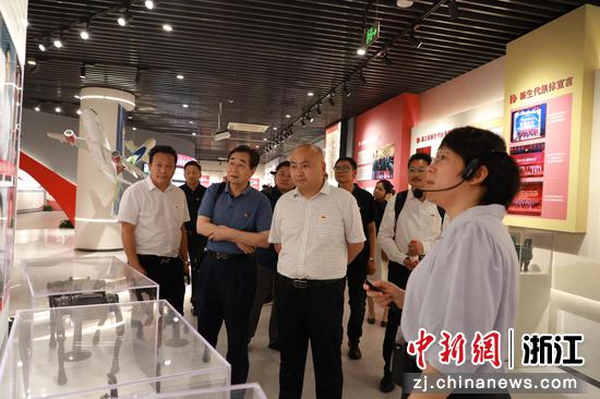 与会人员参观浙商博物馆。浙商博物馆供图 与会人员参观浙商博物馆。浙商博物馆供图