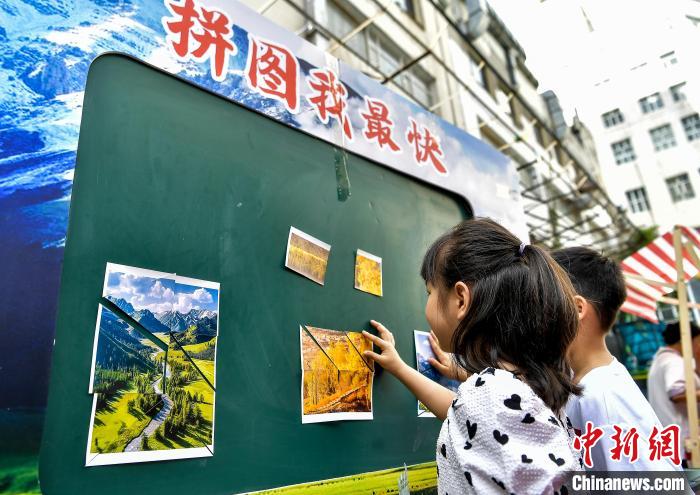 乌鲁木齐：校园“变身”游乐场 小学生闯关测评学习能力
