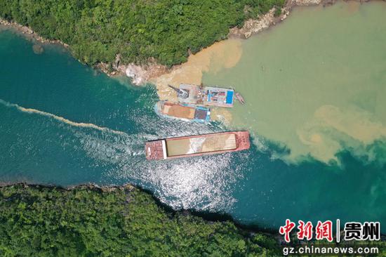 构皮滩库区及思林库区航道整治工程施工现场。王杰摄