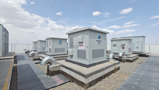 哈密地区35千伏华电雅满苏混合储能一电站——新疆首个飞轮储能电站。 哈密地区35千伏华电雅满苏混合储能一电站——新疆首个飞轮储能电站。