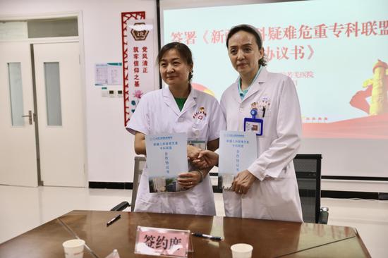 签署《新疆儿科疑难危重专科联盟合作协议书》 签署《新疆儿科疑难危重专科联盟合作协议书》